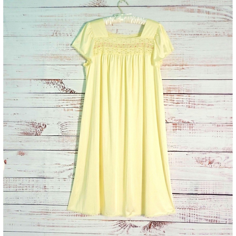 Vintage Vanity Fair Yellow Pastel Nightgown 70s Smocked Flutter Sleeve Medium